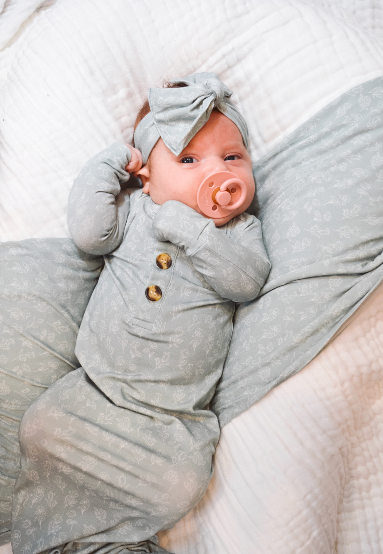 Lennon Jade Welcome Baby Bundle Set: Blanket, Hat, Knotted Gown