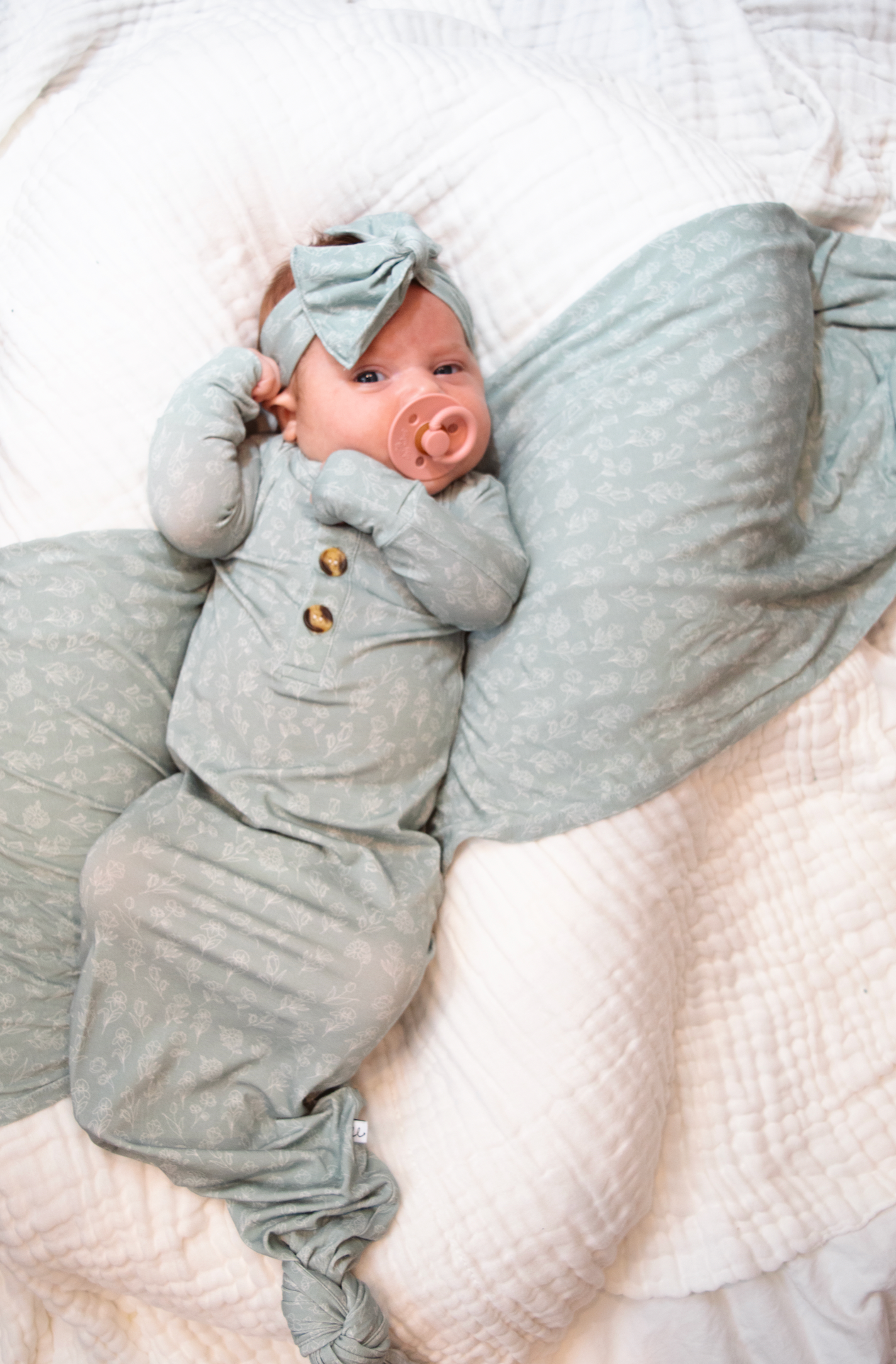 Lennon Jade Welcome Baby Bundle Set: Blanket, Headband, Knotted Gown