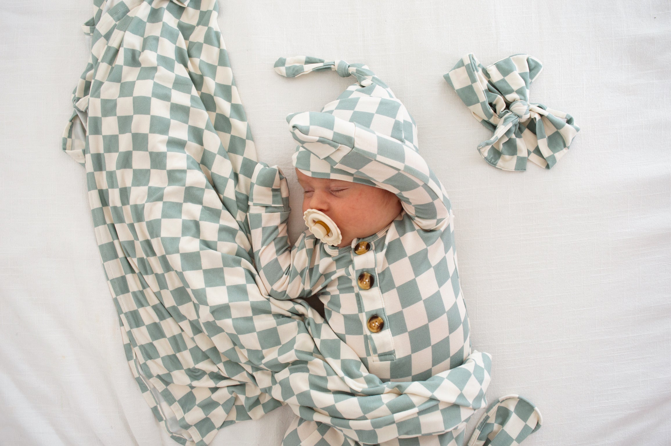 Madden Jade Welcome Baby Bundle Set: Blanket, Headband, Knotted Gown